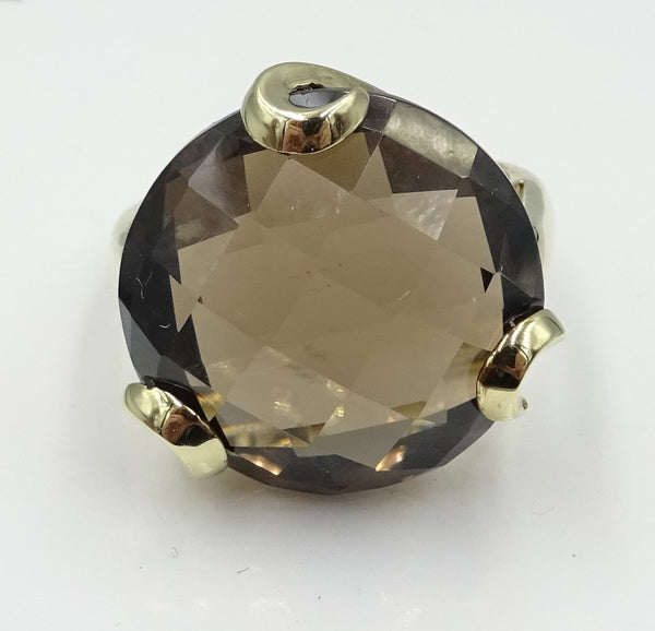 9ct Gold round Smokey Quartz ring, size P. 7gr