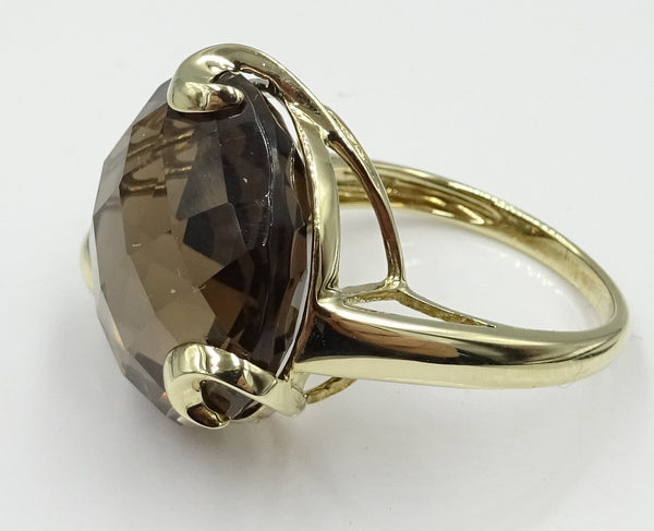 9ct Gold round Smokey Quartz ring, size P. 7gr
