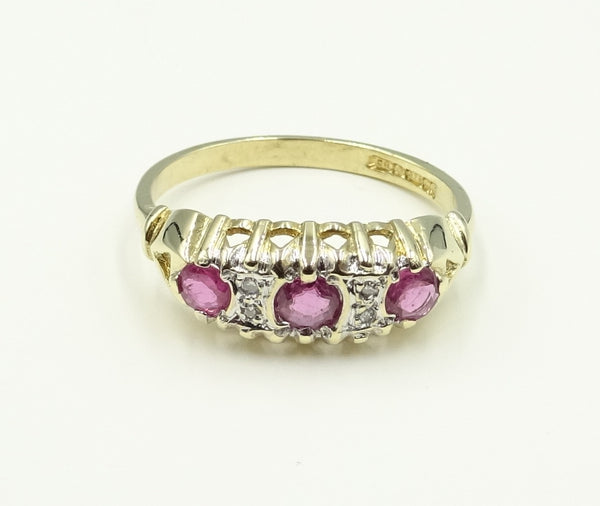 9ct gold Ruby and Diamond boat ring. 1.85gr