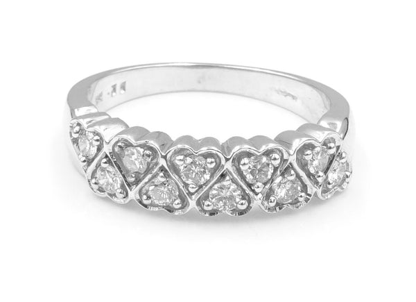 9ct white gold diamond set heart design ring. 3.3gr