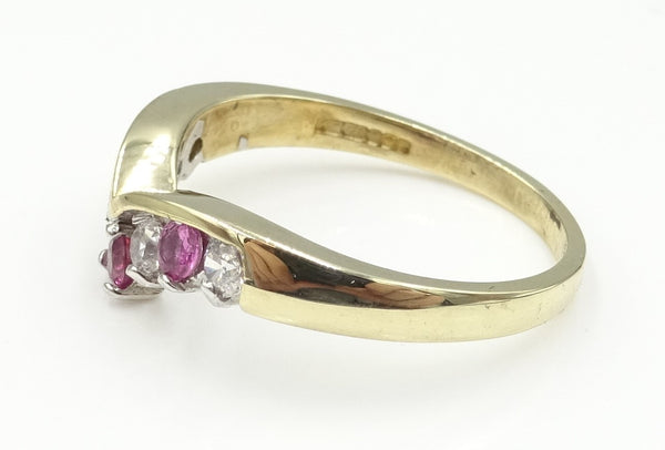 9ct gold synthetic Ruby & CZ wishbone ring. Size O. 2.75gr