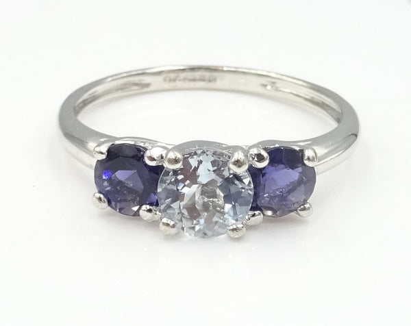 9ct white gold 3 blue stone ring, 2.29gr