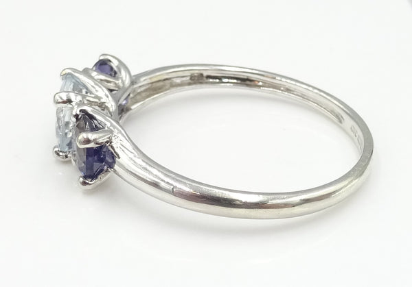 9ct white gold 3 blue stone ring, 2.29gr